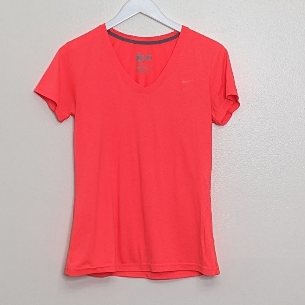 Nike Women's Neon Pink Medium Short Sleeve T-shirt